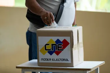 Urna en puesto de votación en las elecciones presidenciales de Venezuela