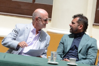 El gobernador de Caldas, Henry Gutiérrez, comentó que le hicieron el reclamo porque se toma muchas fotos con el diputado del Partido Liberal Hernán Alberto Bedoya.