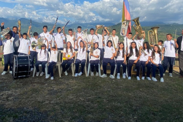 La banda del colegio de la vereda Pueblo Rico. 