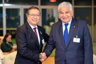 Gustavo Petro (izq.), presidente de Colombia, y José Raúl Mulino, mandatario de Panamá, se reunieron en la sede de Naciones Unidas en Nueva York (EE.UU.). 