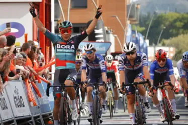 Sergio Higuita (izq.), ciclista nacido en Medellín hace 27 años.