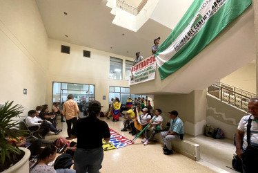 Campesinos protestan en la Agencia Nacional de Tierras pidiendo celeridad en la entrega de terrenos