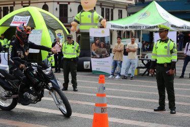 En el evento, los asistentes presenciaron exhibiciones de pericia y destreza en la conducción.