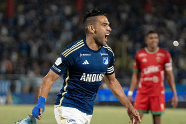 Radamel Falcao García celebra su primer gol con Millonarios.