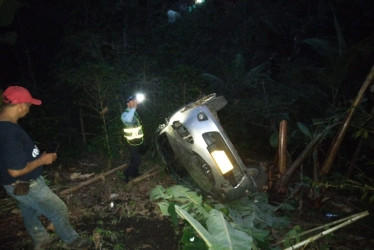 El accidente se presentó entre las veredas El Arenillo y La Quinta de Manizales. Dos personas resultaron lesionadas.