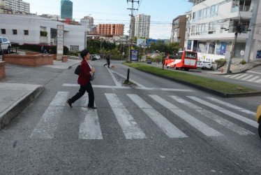 Este es el cruce peatonal que los residentes exponen que es muy peligroso.