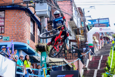 Desde las 9:31 a.m. se iniciaron las primera pruebas de exhibición, con los ciclistas reconociendo la ruta. En la foto, Camilo Sánchez, conocido como Paquito, campeón nacional en diferentes categorías, oriundo de Manizales. 