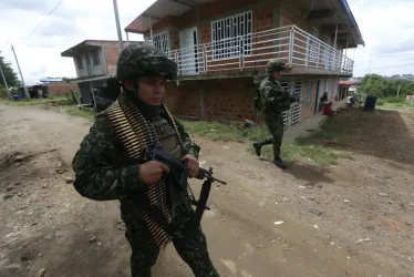 Los militares afectados sufrieron heridas leves, que no comprometieron sus extremidades.