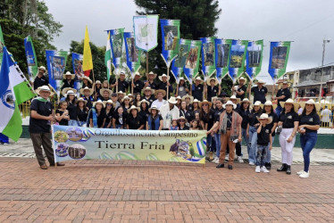 Los integrantes de la organización Orgullosamente campesinos Tierra Fría.