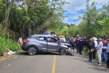 Al parecer el accidente sucedió cuando la conductora perdió el control del vehículo