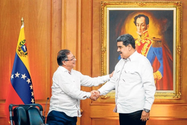 Foto | Archivo | LA PATRIA Gustavo Petro y Nicolás Maduro, ideológicamente en la misma orilla.