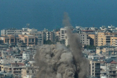 Israel refuerza su ofensiva sobre el Líbano horas antes del comienzo del cese el fuego.