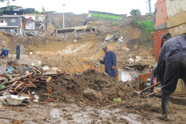 Un mes después de la tragedia seguían los trabajos de limpieza en la zona de la tragedia