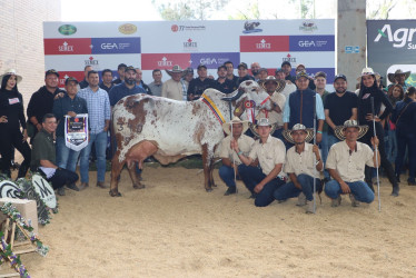 Representantes de la ganadería El Tesoro recibieron varios de los premios nacionales.