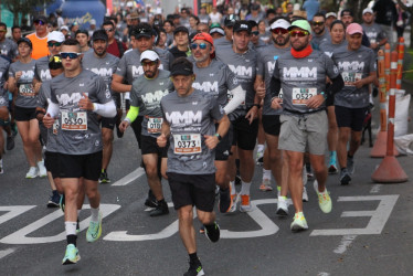 Esta imagen corresponde a la Media Maratón de Manizales del 2023, en su primera edición, que ganó Carlos Mario Patiño, conocido como La Potra.