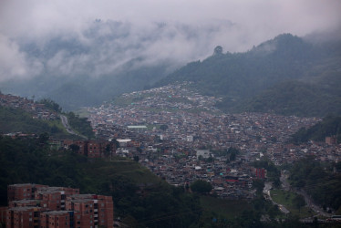 Así se ve la tarde de este jueves (14 de noviembre) en Manizales. La neblina acompaña a la ciudad.