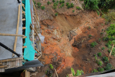 Así se ve la vivienda luego del deslizamiento de tierra en el barrio Palenque, de Salamina.