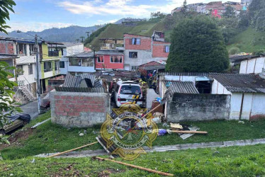 Colectivo chocó contra vivienda en barrio de Manizales