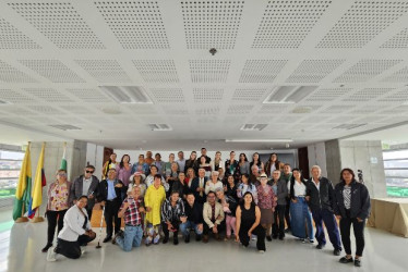 Grupo de Colombianas y Colombianas de Oro, en la ceremonia efectuada en la Universidad de Manizales. Les resaltaron su compromiso y participación en actividades comunitarias de sus municipios en Caldas.