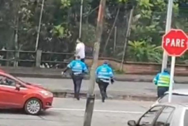 La persecución de los agentes de tránsito al conductor fue por la avenida Paralela de Manizales. 