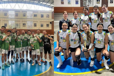 Los campeones de la Universidad de Manizales posan con sus medallas. 