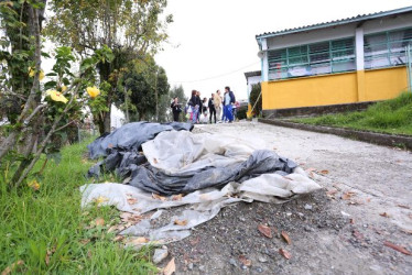 La Alcaldía de Manizales invierte $376 millones en baños y una placa de cemento en la sede Francisco Giraldo, del barrio Malabar.