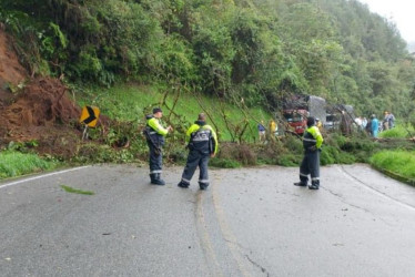 El derrumbe ocurrió en el tramo entre Padua y Fresno (Tolima).