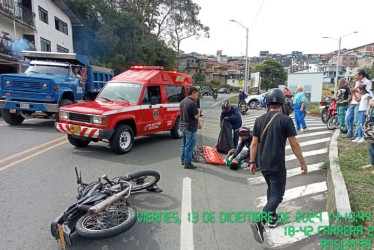 El choque entre los motociclistas ocurrió cerca de la urbanización El Roble de Anserma.