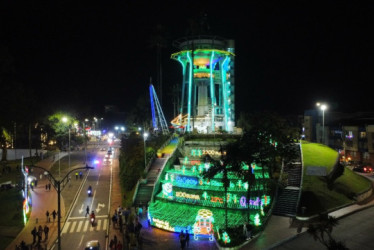 Las ventas informales de la zona tienen horario extendido hasta la medianoche en diciembre y durante la Feria de Manizales. Venden helados, comidas rápidas y carne.