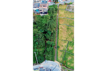 En Los Cedros, los 143 escalones conectan al barrio con la calle 45B.