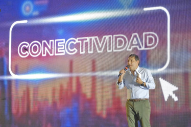 La inversión en educación es fundamental para preparar a las futuras generaciones para un mundo cada vez más digital, asegura el ministro TIC Mauricio Lizcano.