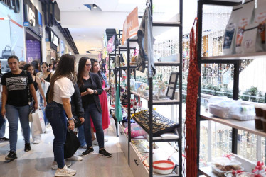 Mujeres de las zonas rural y urbana de Manizales dieron a conocer sus proyectos en el centro comercial Fundadores.