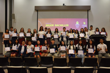 Los mejores bachilleres del calendario A de la región recibieron becas del 50%.