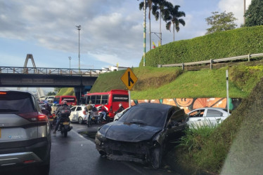 La movilidad entre Dosquebradas y Pereira en el viaducto César Gaviria Trujillo está colapsada