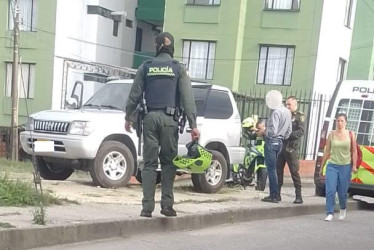 Miembros de la Policía sorprendieron a un hombre en el momento que le hacía seguimientos al denunciante.