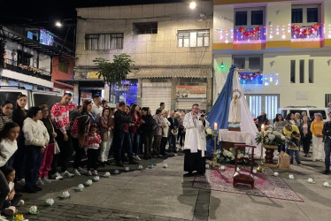 En la plaza de Bolívar se rezó el Santo Rosario de forma comunitaria