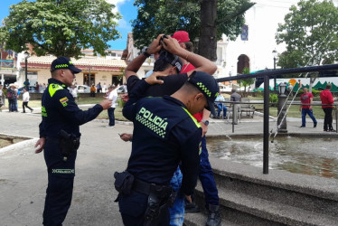 La Policía impuso comparendos durante la celebración de Nochebuena por riñas, uso de pólvora y porte de armas cortopunzantes.