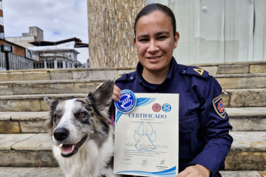 Año y medio lleva Mónica con Nala. Pertenecen al Cuerpo de Bomberos Voluntarios de Manizales.