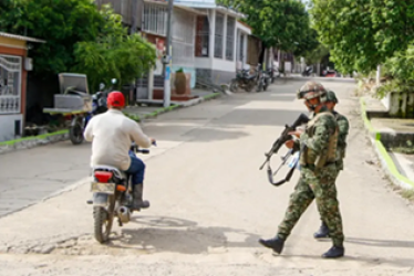 Soldados del Ejercito de Colombia hacen presencia en Tibú, en una fotografía de archivo.