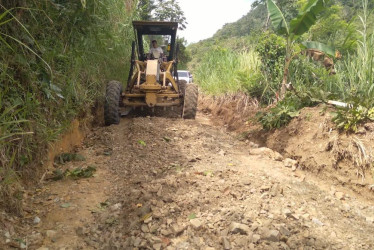 La recuperación de la malla vial de la zona rural de Anserma es el propósito de la Administración.