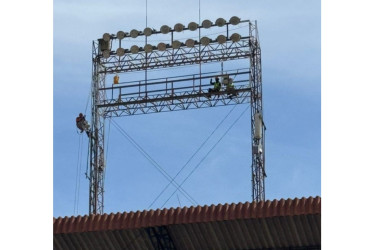 El estadio Palogrande debe cumplir los estándares de iluminación de la Conmebol para quedar habilitado en las competencias internacionales.