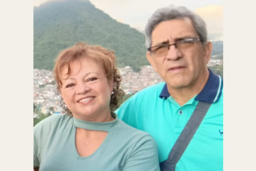 Luisa Marina Valencia Atehortua y Carlos Alberto Ramírez Ceballos, los espoosos manizaleños que no pudieron hacer su trámite para la visa de Estados Unidos debido a las diferencias del fin de semana entre el presidente de ese país, Donald Trump, y su homólogo de Colombia, Gustavo Petro.