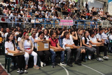 Los computadores se entregaron directamente a los estudiantes de Pensilvania. Fueron focalizados cuatro I.E. rurales y una urbana. 