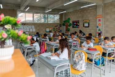 Seis mil estudiantes de Caldas regresaron a clases estrenando mobiliario. 