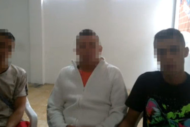 Los tres capturados, residentes en Ciudadela del Norte, serían miembros de una banda dedicada a la venta de estupefacientes.