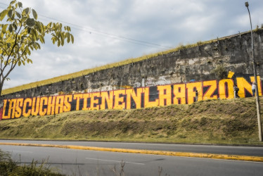 Pintaron dos murales de Las cuchas tenían razón en Pereira: uno en el Viajero (Cuba) y otro en el barrio Boston. 