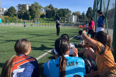 En la cancha del velódromo de la Universidad de Caldas el Once Caldas hace las veedurías para conformar el equipo que disputará la Liga Femenina 2025.