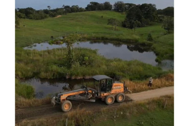 Mantenimiento del tramo de la vía rural que va desde Isaza hasta La Garrucha.