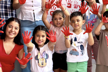 Escuelas y colegios de Caldas se sumaron a la conmemoración del Día Nacional de las Manos Rojas o Día Internacional Contra el Reclutamiento de Niños, Niñas y Adolescentes, entre ellos Manizales y Victoria. 