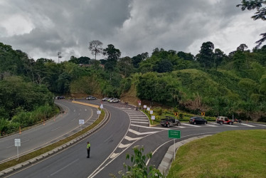 En la vereda Guayabal de Chinchiná, sobre la vía Manizales-Pereira, piden la construcción de un retorno. La ANI prometió hacerlo, pero no ha comenzado.